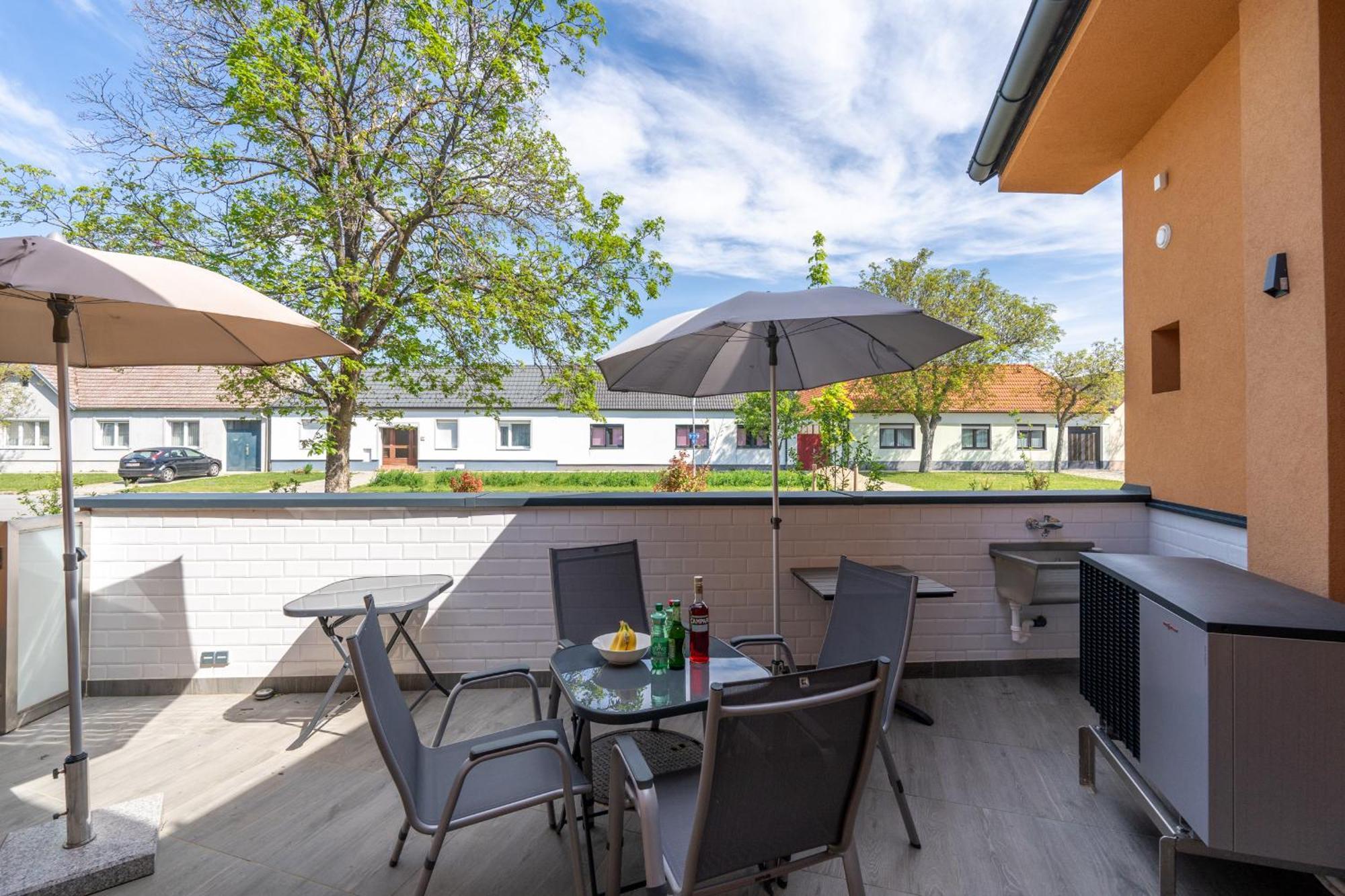 Pension Pannonia Parndorf Exterior foto