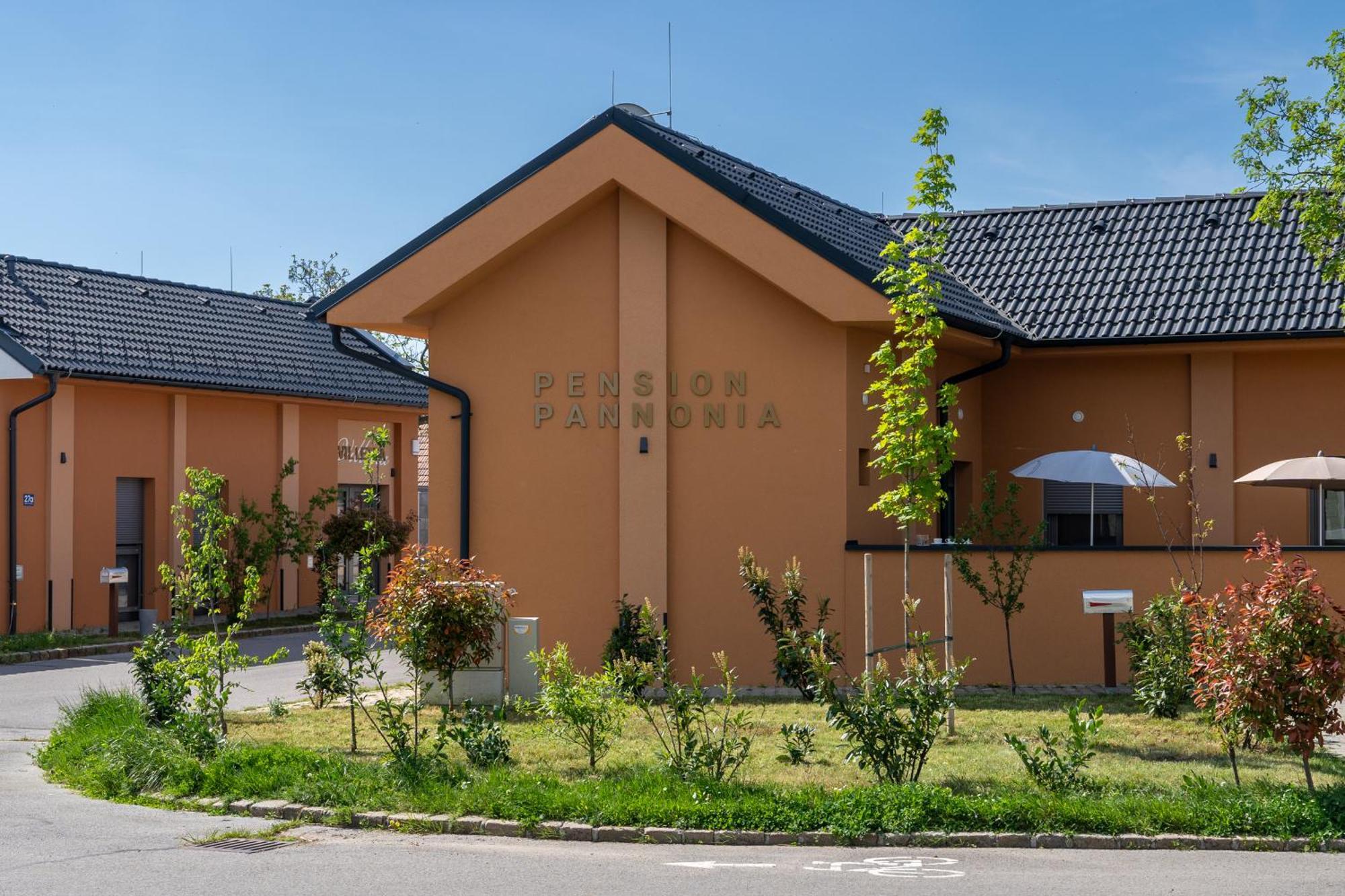 Pension Pannonia Parndorf Exterior foto