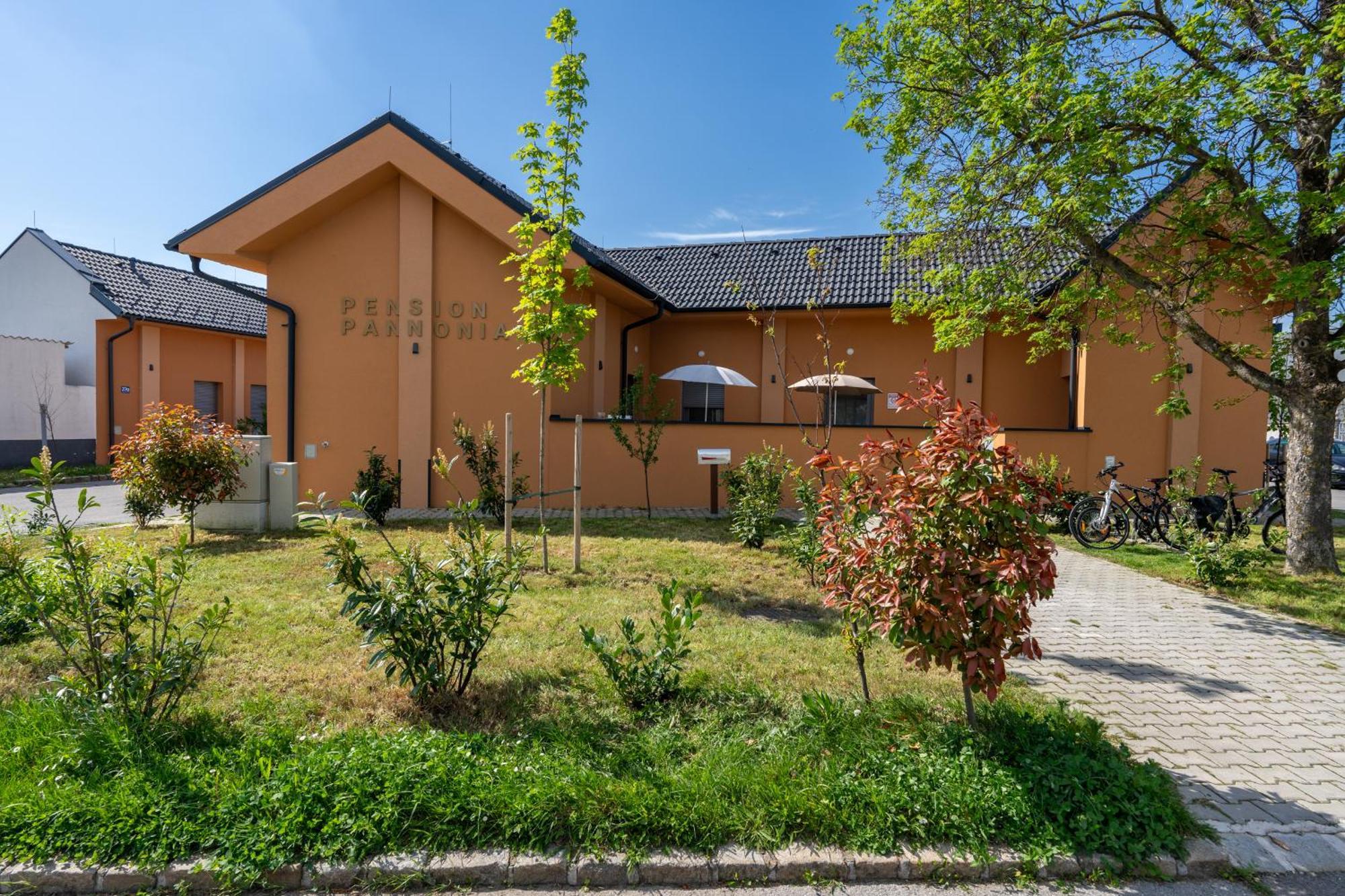 Pension Pannonia Parndorf Exterior foto