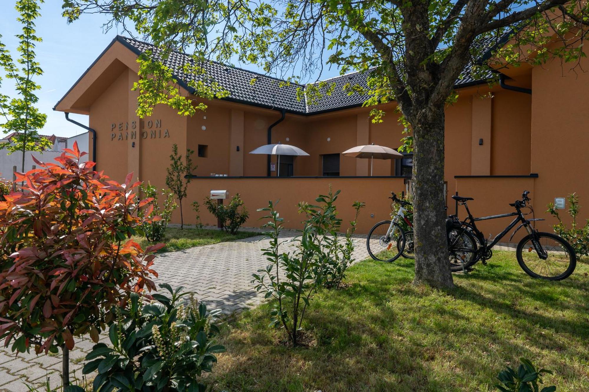 Pension Pannonia Parndorf Exterior foto